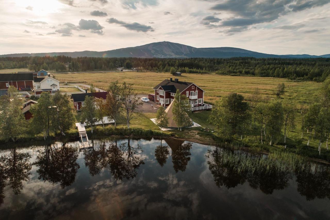 Aurora Estate Hotel Yllasjarvi Exterior photo