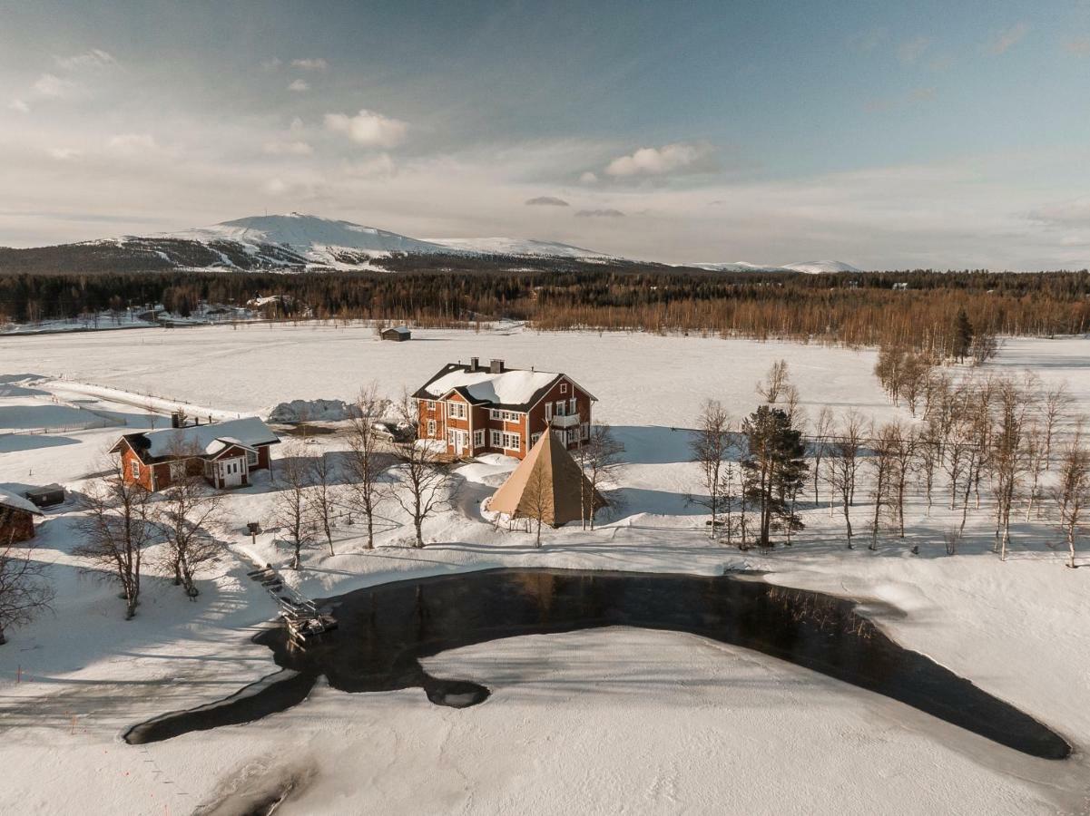 Aurora Estate Hotel Yllasjarvi Exterior photo